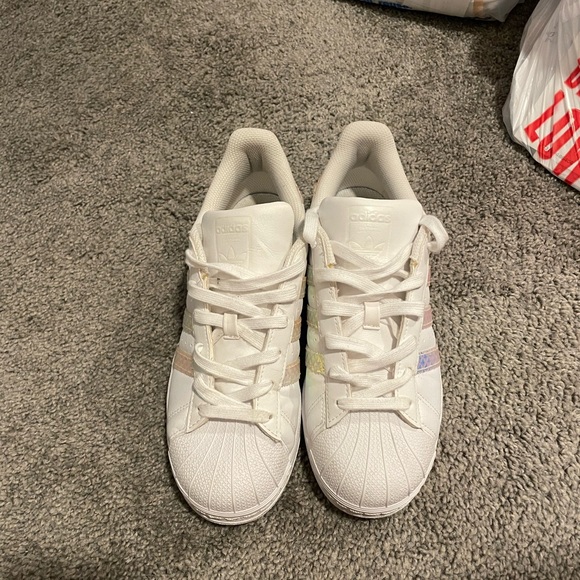 Holographic adidas superstar women’s size 7 - Picture 7 of 7